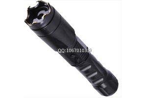 女士防身怎么使用電擊棍比較好？